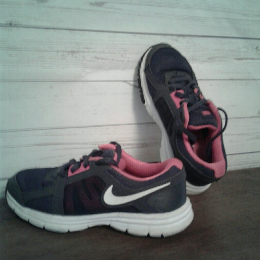 Girls Nike Tennis shoes